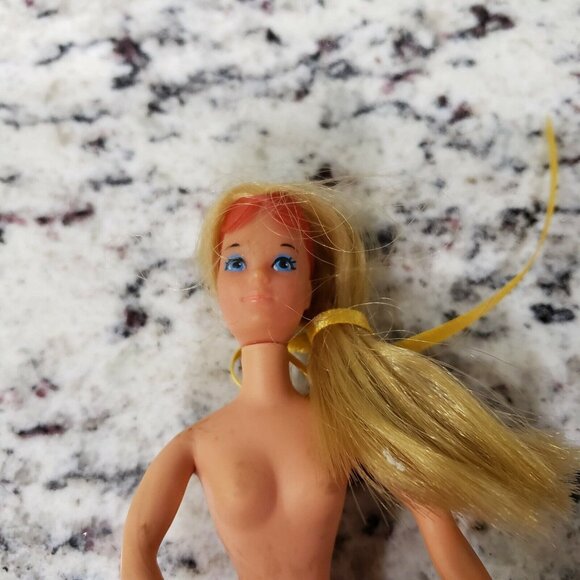 Vintage Mattel Rock Flower Doll Heather With Sunglasses Blonde 1970 Hong Kong - Picture 6 of 6